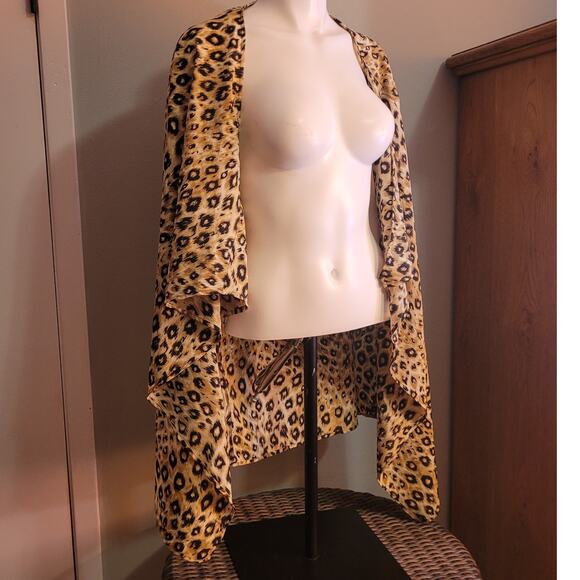 Taiga Leopard Print Semi Sheer Shawl Wrap Cover Up Womens Size 10 Made in USA - Picture 2 of 8